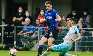 SCP-Kapitän Ron Schallenberg (l.), hier im Heimspiel gegen Schalke, kehrt am Freitag in die Startelf zurück. - Besim Mazhiqi