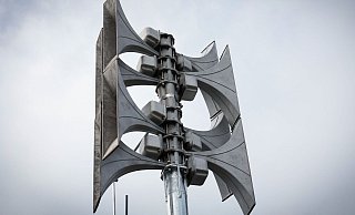So sehen die modernen, digitalen Sirenen in Bielefeld aus. Die Heuler werden mit Sonnenenergie gespeist. - Dpa