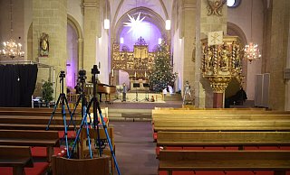 Sonst kommen jedes Jahr hunderte Besucher zum Timpkenfest in die Stiftskirche - im Januar 2021 mussten die Kirchenbänke leer bleiben. Der Gottesdienst wurde online übertragen. Dafür waren mehrere Kameras aufgestellt worden. - Mareike Patock