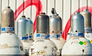 Im Haus standen mehrere Gasflaschen. - (Symbolbild): Pixabay