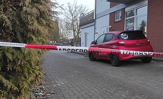 Der Tatort am Morgen nach den Schüssen: Gegen einen 67-Jährigen aus Beverungen wird ab Juli wegen versuchten Mordes in Tateinheit mit gefährlicher Körperverletzung verhandelt. - Svenja Ludwig