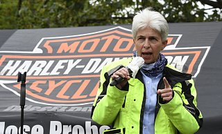 Die FDP-Bundestagsabgeordnete Marie-Agnes Strack-Zimmermann, hier bei einem Treffen von Motorradfahrern. (Archivfoto) - picture alliance/dpa