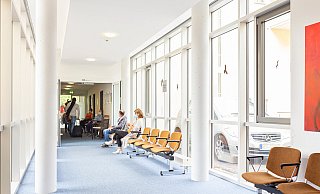 In der Park-Klinik in Bad Hermannsborn werden Long-Covid-Patienten aus ganz Deutschland behandelt. - Dirk Baumbach Fotografie