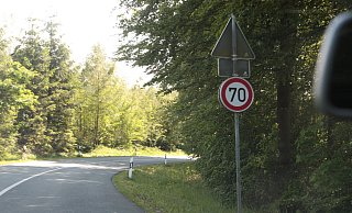 Motorradfahrer lieben die kurvenreiche Strecke über den Rehberg. - Uwe Müller