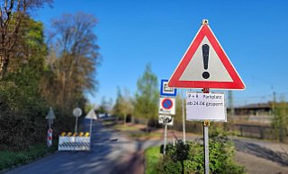 Die Zufahrt zum Pendlerparkplatz am Poppensiek ist seit Montag gesperrt. - Florian Weyand