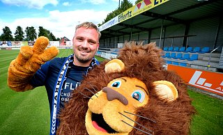 Hauptberuflich ist Patrick Remken Sportlehrer an einer Realschule. An Wochenenden animiert er regelmäßig die Anhänger des SC Wiedenbrück im Jahnstadion. Weil er in einer Saison aber nicht immer dafür Zeit hat, wird jetzt ein zweiter Mann gesucht. - Andreas Frücht