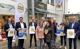 Marco Rieso (v .l.), Rainer Döring, Bernd Poggemöller, Regina Nagel, Guido Röhr, Margit Bierbüsse Martin und Felix Möhle sowie Harald Grefe stellten die Aktion vor. - Dirk Windmöller