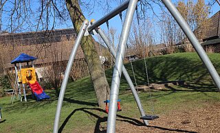 Der Spielplatz Frühlingsweg wird im Winter zum Schlittenfahren genutzt. - Jan-Henrik Gerdener