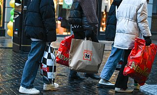 Warme Kleidung sei nachgefragt worden, teilt der Handelsverband NRW mit. - Heiko Rebsch