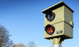 Der junge Motorradfahrer bremste direkt vor dem Blitzer stark - zu stark. - BARBARA FRANKE