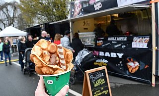 Im vergangenen Jahr ließen sich Besucherinnen und Besucher "Bubble Waffles" schmecken. - Archivfoto: Louisa Kohnert