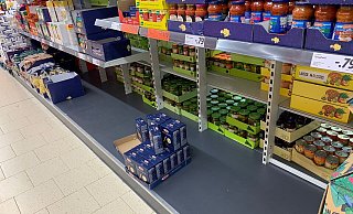 Im Lidl am Westring stehen die teuren Markenprodukte noch an Ort und Stelle, während die preiswerteren Nudeln nicht mehr vorzufinden sind. - Louisa Rabeneick