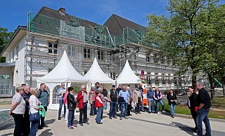 Am Offizierscasino starteten die Führungen über das Gelände des Bildungscampus. - Frank-Michael Kiel-Steinkamp