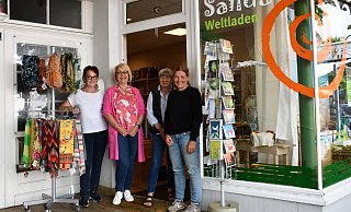 Margret Hansel (v.l.), Barbara Firus, Renate Söder und Ina Hansel vom Salida Verein freuen sich, den Laden in der Bahnhofstraße länger öffnen zu können. - Louisa Kohnert