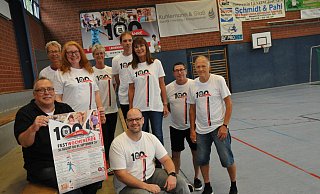 Der Vereinsvorstand und das Festkomitee des TV Lenzinghausen laden ein zur 100-Jahr-Feier vom 30. Ausgust bis zum 1. September. - Stefanie Boss