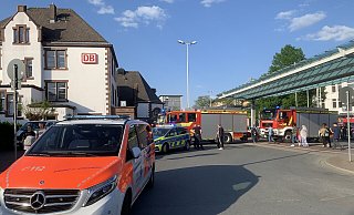 Einsatzkräfte am Herforder Bahnhof. - Frank-Michael Kiel-Steinkamp