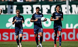 Luca Herrmann (v.l.), Adriano Grimaldi und Santiago Castaneda haben einen Punkt und den Ball im Gepäck. - Jens Niering