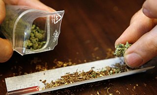 Der Angeklagte war nach Angaben seines Verteidiger als Vermittler tätig: "Er forderte Drogen an und gab sie weiter." - picture alliance / dpa