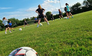 Wer wird Frauen-Fußballweltmeister? Die Spielerinnen des SuS Westenholz sind sich uneinig. - Moritz Trinsch