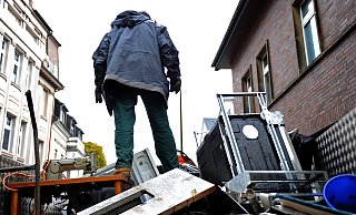 Schrott zu sammeln kann bei den aktuellen Altmetallpreisen ein lohnendes Geschäft sein. Oft sind die Fahrzeuge aber illegal unterwegs. - Verwendung weltweit, usage worldwide