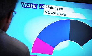 Die AfD in Thüringen holt mit ihrem Spitzenkandidaten Björn Höcke 32 von 88 Landtagssitzen. - IMAGO/Wolfgang Maria Weber