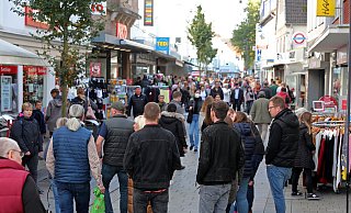 Verkaufsoffene Sonntage sollen mehr Menschen in die Stadt locken - drei sollen 2024 stattfinden. - Archivbild: Frank-Michael Kiel-Steinkamp