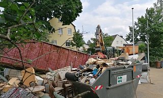 Fast das gesamte Hab und Gut des Rheinbacher Schützen-Vereins wurde vom Hochwasser zerstört. - Schützenbruderschaft Rheinbach