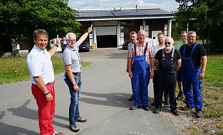 (v.l.) Landrat Michael Stickeln mit Josef Weskamp und Volker Mönnekes von der Abteilung Umweltschutz und Abfallwirtschaft des Kreises Höxter sowie Albert Hartmann, Alexander Hethey, Holger Wegener, Jan Drüke und Jens Koch vom Team der Abfallentsorgungsanlage. - Kreis Höxter (v.l.) Landrat Michael Stickeln mit Josef Weskamp und Volker Mönnekes von der Abteilung Umweltschutz und Abfallwirtschaft des Kreises Höxter sowie Albert Hartmann, Alexander Hethey, Holger Wegener, Jan Drüke und Jens Koch vom Team der Abfallentsorgungsanlage. - Kreis Höxter