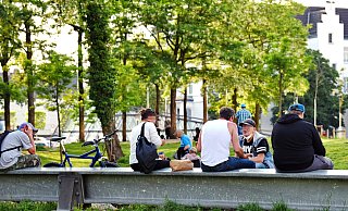 Nicht alles an der Tüte ist immer sofort gefährlich - viele der hier lebenden Menschen leben einfach nur am Rand der Gesellschaft. - Barbara Franke