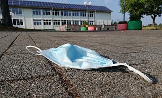 Die Coronakrise war mit Ausgangssperren verbunden. Zu einem Symbol der Pandemie wurden die Masken. - Joern Spreen-Ledebur