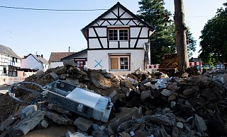 Wer von einem Unwetterschaden betroffen ist, sollte das Ausmaß mit entsprechenden Fotos oder Videos festhalten. - dpa