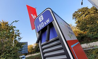 Am Hellweg Baumarkt in Bünde sind gleich vier Schnellladeplätze vom Kupferdiebstahl betroffen. - Gerald Dunkel