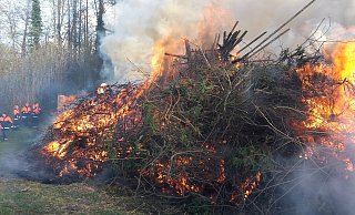 Das Osterfeuer der Freiwilligen Feuerwehr in Werste hat für einen 28-jährigen Angeklagten ein Nachspiel vor Gericht. - Privat