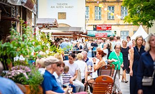 Viele Gäste haben den Bielefelder Weinmarkt 2024 am ersten Abend besucht. - Mller