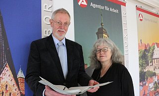 Heinz Thiele, Leiter der Agentur für Arbeit und seine Vertreterin Vera Ehrlich-Speckbrock stellen die Jahresbilanz für den Arbeitsmarkt vor. - Anna-Lena Hinder
