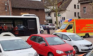 Die Verletzten aus dem Bus wurden vom Rettungsdienst versorgt. - privat
