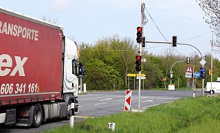 Den Verkehr am Hüller Kreuz in Kirchlengern regelte für mehrere Wochen eine Baustellen-Ampel. - Niklas Krämer