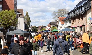In der Innenstadt tummeln sich am Nachmittag tausende Besucher. - Judith Gladow
