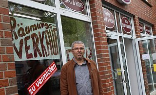 Nach knapp 16 Jahren schließt Ercan Simsek das Geschäft, das er zusammen mit seiner Frau betreibt. - Jan-Henrik Gerdener