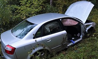Bei einem Verkehrsunfall im Modexer Wald bei Brakel ist eine 22-Jährige in einem Audi schwer verletzt worden. - Polizei Höxter