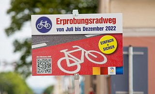 Seit Anfang Juli teilen sich Radfahrerinnen und Radfahrer an der Detmolder Straße die Asphalt-Teilbahn mit dem motorisierten Verkehr. - Niklas Tüns