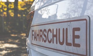 Bei den theoretischen und praktischen Führerscheinprüfungen kommt es aktuell zu Verzögerungen. Von bis zu vier Wochen Wartezeit ist die Rede, allerdings kann sich die Situation im Einzelfall schnell ändern. - Pixabay/Symbolfoto