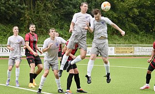 Die Jöllenbecker Dennis Hooge, Fabian Vollmer, Robin Steffen und Lennart Janzen stoppen denn Aufsteiger. - Peter Unger