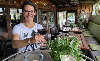 Nele Kirchner freut sich auf das 32. Weinfest im Bad Oeynhausener Kurpark. - Nicole Sielermann