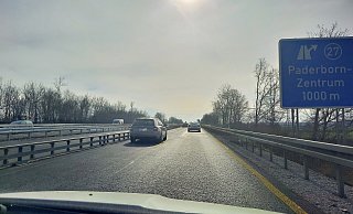 Die Geschwindigkeit wird im 4,5 Kilometer langen Baustellenbereich in beiden Fahrtrichtungen auf 60 Stundenkilometer begrenzt. - Marc Schröder (Archivbild)