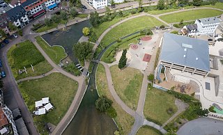 Ein Ziel für das Paderquellgebiet ist, auf Folgen des Klimawandels zu reagieren. Ein Beispiel dafür ist der Spielplatz, der durch Versiegelung zur Hitzeinsel wurde. - Niklas Tüns (Archivbild)