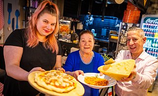 Signora Giuseppina Manni (m.), Sohn und Wirt Piergiovanni Manni sowie Küchenfee Nonna Livshun. - Mike-Dennis Mller / www.mdm.photo Signora Giuseppina Manni (m.), Sohn und Wirt Piergiovanni Manni sowie Küchenfee Nonna Livshun. - Mike-Dennis Mller / www.mdm.photo