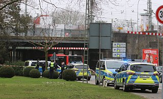 Der Polizeieinsatz am Freitagmorgen: Die Polizei suchte das Areal großräumig ab. - Claus Frickemeier
