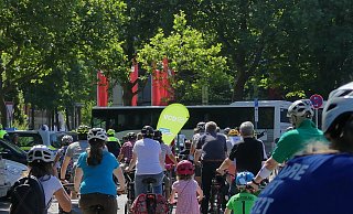Mehr als 170 Demonstranten setzen radelnd ein Zeichen für die Verkehrswende und den Klimaschutz. - Ulrich Möhl