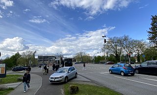 Auf der Kreuzung zur Kasseler-Tor-Brücke in Paderborn kommt es zum Zusammenstoß zwischen einem VW Golf und einem Linienbus. - Marc Schröder